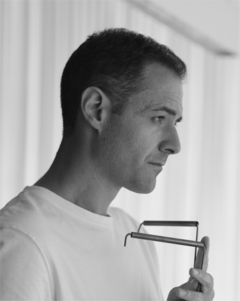 Andrés Tarazona, copywiter Interiorista y copywiter. Acompaño a personas, parejas y familias a mejorar su vida a través de su hogar.